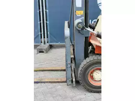 Gas gaffeltruck 1997  Nissan PJ01A18U (9)