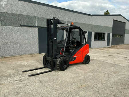 Chariots élévateurs diesel 2013  Linde H30D-02 (1)