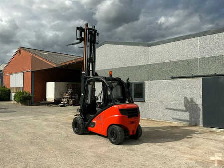 Chariots élévateurs diesel 2013  Linde H30D-02 (17)