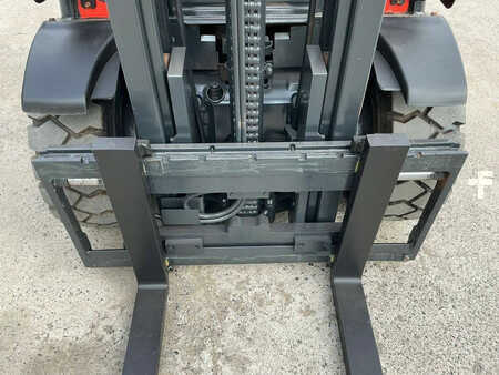 Chariots élévateurs diesel 2013  Linde H30D-02 (18)