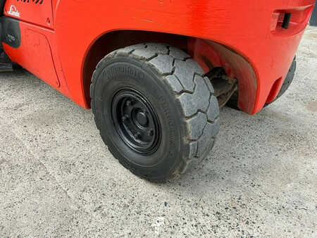 Chariots élévateurs diesel 2013  Linde H30D-02 (24)