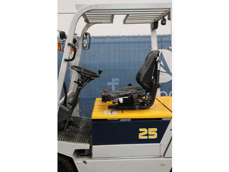 Elektro čtyřkolový VZV 1994  Komatsu FB25H-1E (27)