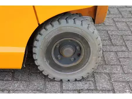 Elektrisk- 4 hjul 2006  Still R 60-30 (15)