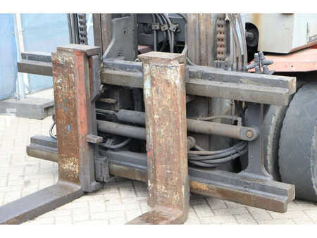 Carrelli elevatori diesel 2002  Kalmar DCD 80-9H (12)