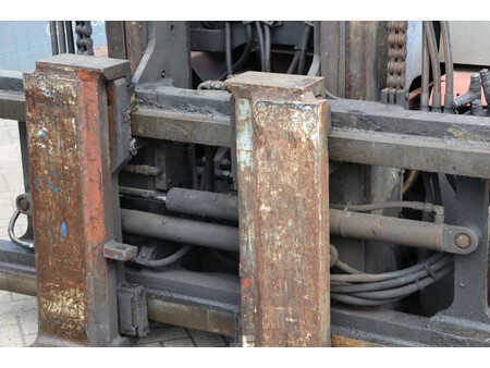 Carrelli elevatori diesel 2002  Kalmar DCD 80-9H (13)