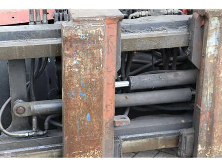 Carrelli elevatori diesel 2002  Kalmar DCD 80-9H (14)