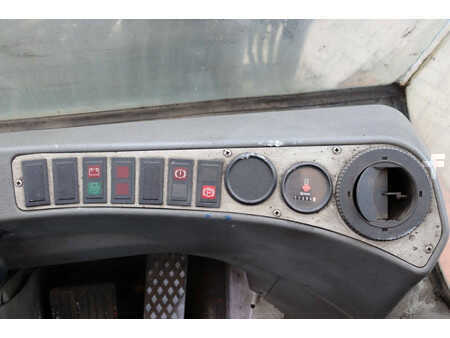 Carrelli elevatori diesel 2002  Kalmar DCD 80-9H (33)