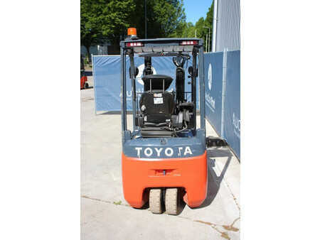 Chariots électriques à 4 roues 2016  Toyota 8FBEK18T (4)