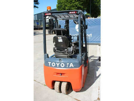 Chariots électriques à 4 roues 2016  Toyota 8FBEK18T (5)