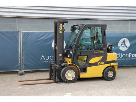LPG Forklifts - Yale Veracitor 30VX (1)