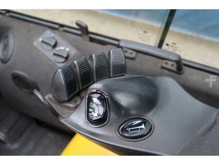 LPG Forklifts - Yale Veracitor 30VX (16)