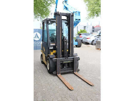 LPG Forklifts - Yale Veracitor 30VX (6)