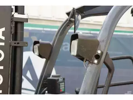 Eléctrica de 4 ruedas 2012  Toyota 8FBET16 (13)