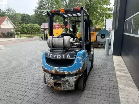 Wózki gazowe 2019  Toyota 06-8FG25F (5)