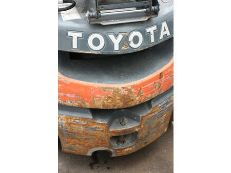 Empilhador a gás 2011  Toyota 028FGF25 (18)