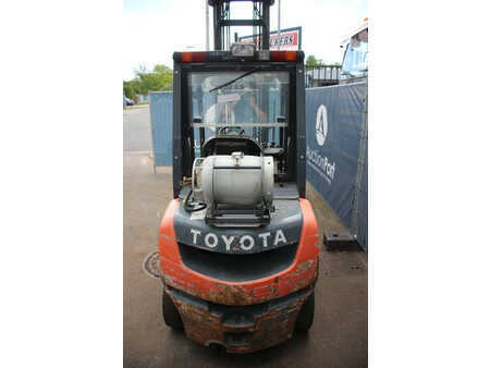 Empilhador a gás 2011  Toyota 028FGF25 (4)