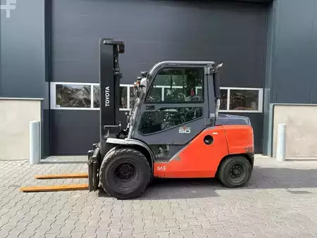 Dieselový VZV 2017  Toyota 40-8FD45N (2)