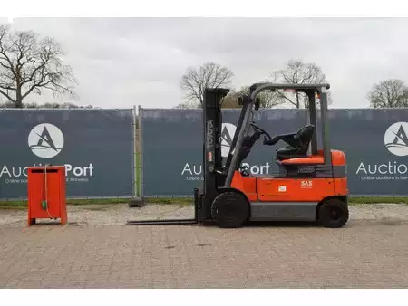 Eléctrica de 4 ruedas 2010  Toyota 7FBMF25 (1)