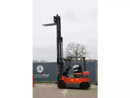 Eléctrica de 4 ruedas 2010  Toyota 7FBMF25 (36)