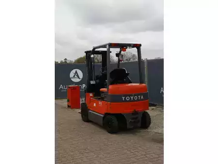 Eléctrica de 4 ruedas 2010  Toyota 7FBMF25 (4)