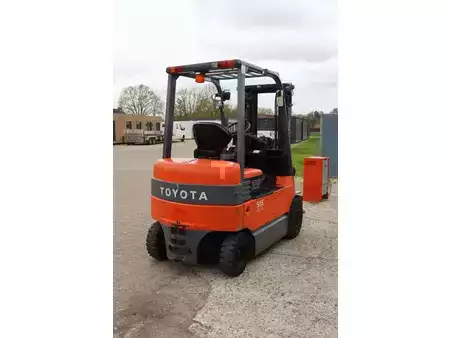 Eléctrica de 4 ruedas 2010  Toyota 7FBMF25 (6)