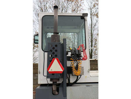 Terminaltraktor 2008  MOL YM 180/4X2 (18)