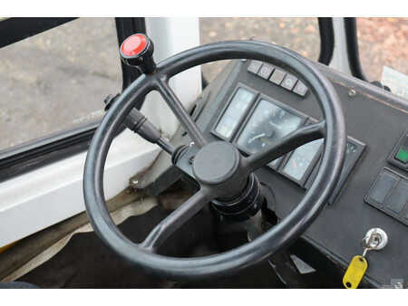 Terminaltraktor 2008  MOL YM 180/4X2 (21)