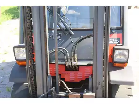 Dízel targoncák 2006  Linde H25D (13)