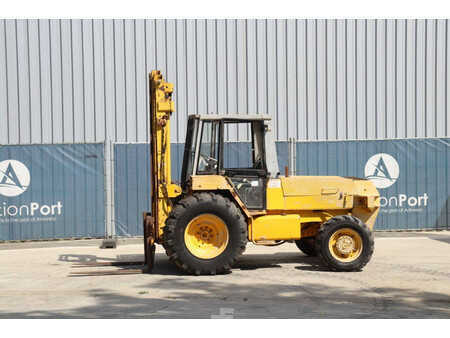 Empilhador todo-terreno - JCB 926 (1)