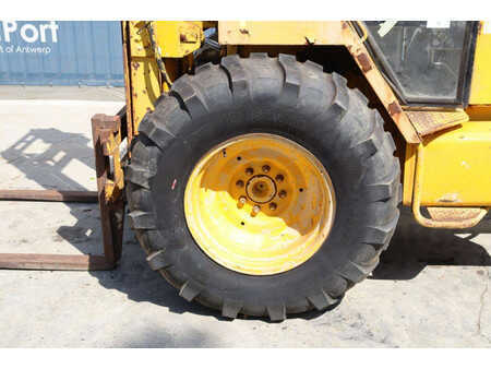 Empilhador todo-terreno - JCB 926 (14)