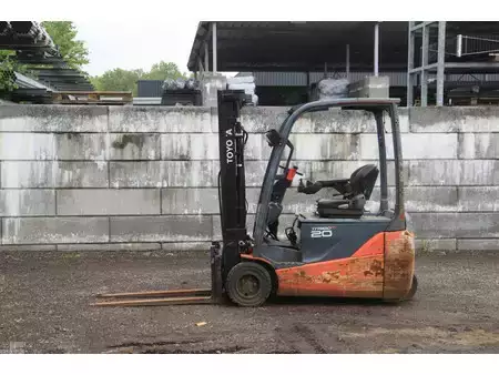 Eléctrico - 4 rodas - Toyota TRAIGO 20 (2)