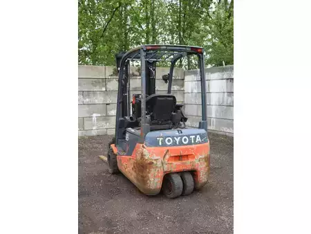 Eléctrico - 4 rodas - Toyota TRAIGO 20 (4)