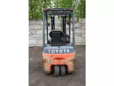 Eléctrico - 4 rodas - Toyota TRAIGO 20 (5)