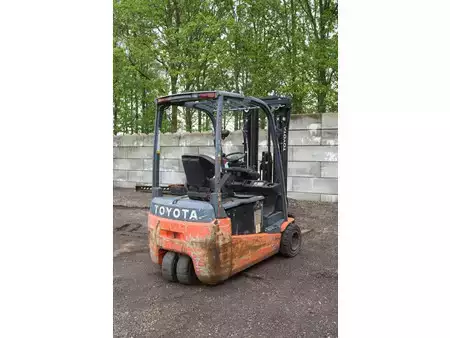 Eléctrico - 4 rodas - Toyota TRAIGO 20 (6)