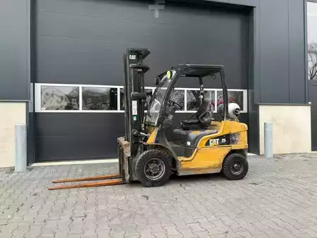 LPG heftrucks 2011  CAT Lift Trucks GP25N (1)