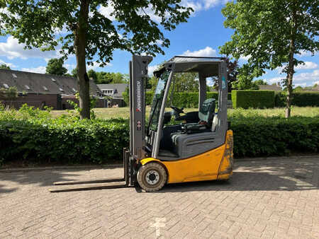 Eléctrica de 4 ruedas 2018  Jungheinrich EFG215 (1)