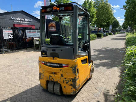 Eléctrica de 4 ruedas 2018  Jungheinrich EFG215 (4)