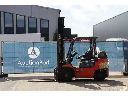 LPG Forklifts 2011  Toyota 42-7FGF25 (1)