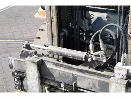 LPG Forklifts 2011  Toyota 42-7FGF25 (12)