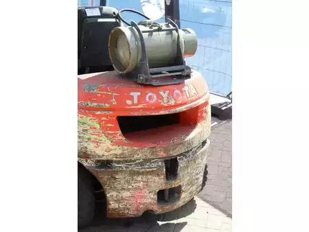 LPG Forklifts 2011  Toyota 42-7FGF25 (19)