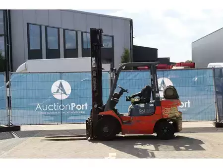 LPG Forklifts 2011  Toyota 42-7FGF25 (2)