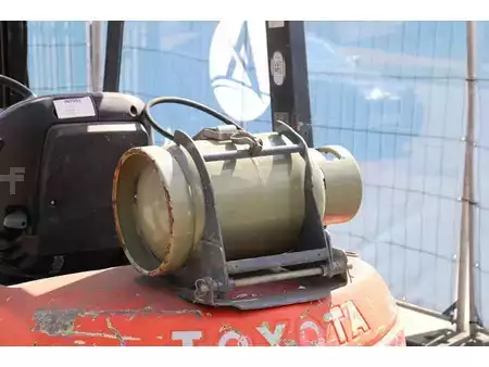 LPG Forklifts 2011  Toyota 42-7FGF25 (20)