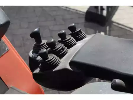 LPG Forklifts 2011  Toyota 42-7FGF25 (31)