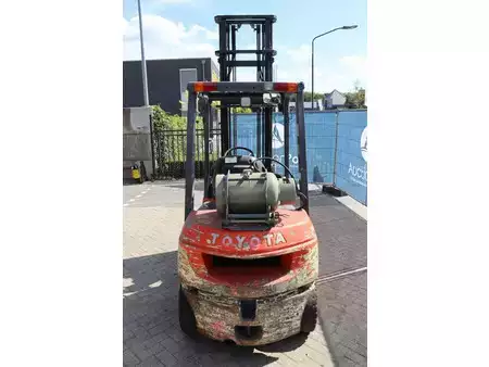 LPG Forklifts 2011  Toyota 42-7FGF25 (5)