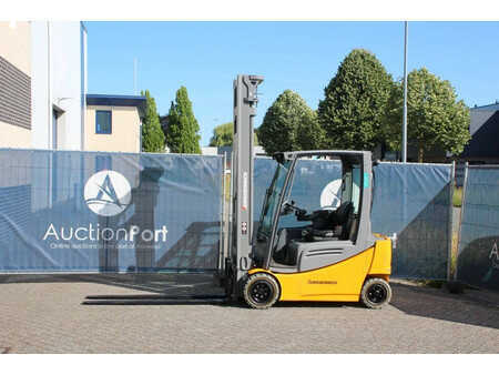 Elektro 4 Rad 2019  Jungheinrich EFG 320 (1)