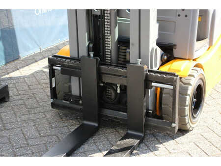 Elektro 4 Rad 2019  Jungheinrich EFG 320 (10)