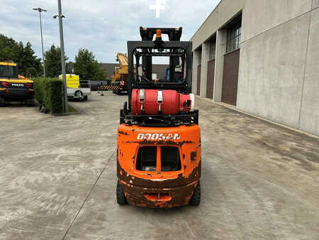 Empilhador a gás 2017  Doosan GC20E-5 (5)