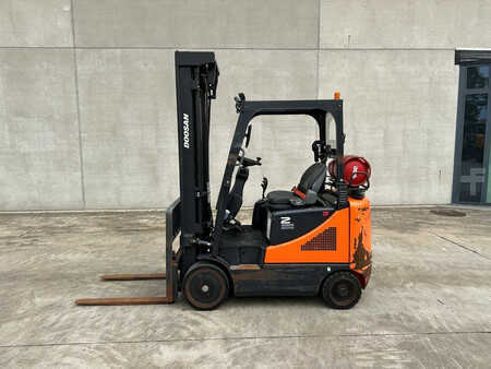 Empilhador a gás 2017  Doosan GC20E-5 (7)
