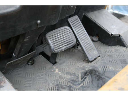 Elektromos 4 kerekű - CAT Lift Trucks EP30K (24)