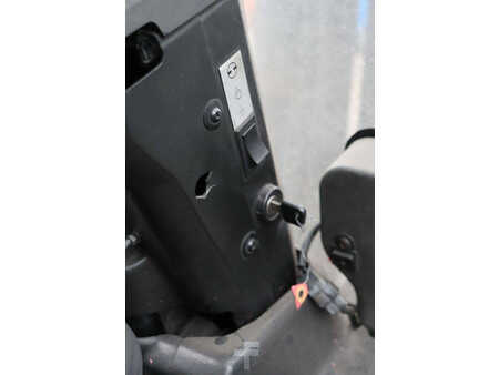 Elektromos 4 kerekű - CAT Lift Trucks EP30K (27)